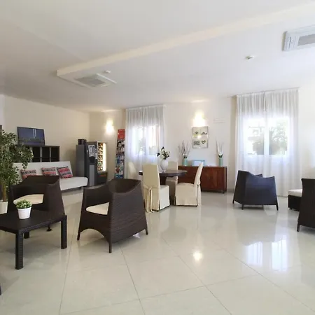 Aparthotel Altamarea *