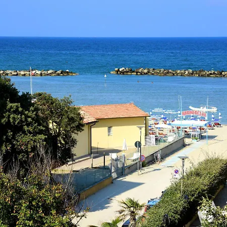 Altamarea Апарт-отель San Mauro Mare