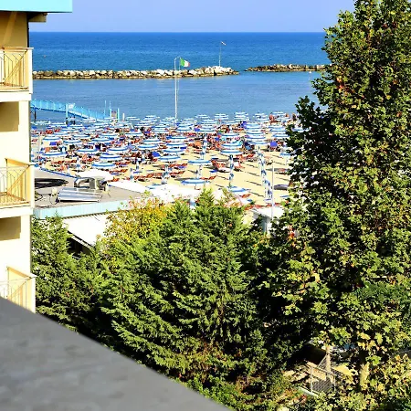 Altamarea Apartmanhotel 4*