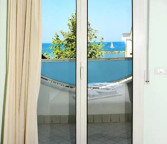 شقة فندقية Altamarea 4*